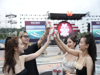 Bia nội địa vẫn được ưu ái trong bối cảnh tiêu dùng mới nhờ lợi thế thấu hiểu về văn hóa